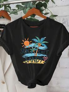 Women's T-Shirt - Regular Fit With Short Sleeves, Featuring A 2D Geometric Tropical Print Including The Sun, Palm Trees, And The Words "SUN SALT SANDY". This Casual Short-Sleeved, Crew-Neck T-Shirt Is Suitable For All Seasons And Is Available In Various Colors And Sizes. It Boasts A Festive, Modern, And Retro Aesthetic With Breathable Material And Eye-Catching Prints. - 黑色 - 查看 1