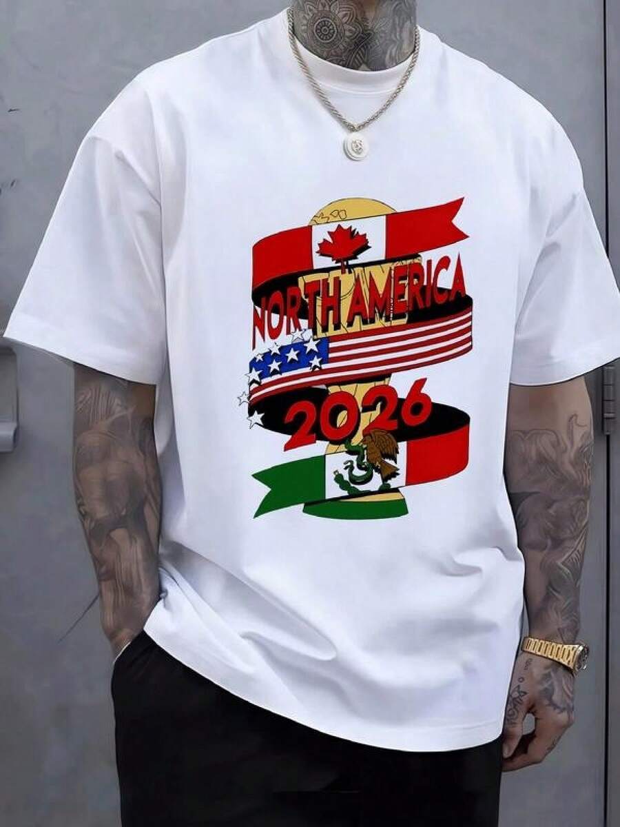 Bandera combinada con símbolos de Canadá Estados Unidos y México representando la unión cultural de Norteamérica y el espíritu del torneo 2026 Camiseta de hombre 100% algodón confortable y moderna - Negro - Ver 1