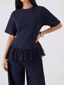 Camiseta de mujer de unicolor con cuello redondo, hombros caídos, manga corta, parche de encaje, bajo irregular con volantes - Azul marino - Ver 3