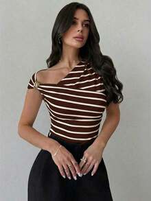Camiseta blanca ajustada con hombro asimétrico, cintura fruncida, para mujer.Atuendo modesto y elegante para uso diario, playa, aeropuerto, vacaciones, trabajo como maestra. - Marrón - Ver 4
