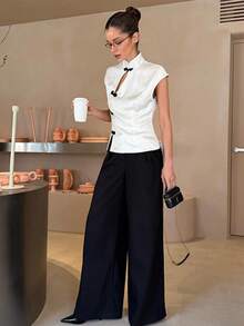 Chaleco de punto y camiseta de cuello alto con botones tradicionales chinos de estilo neo-chino, corte ajustado que estiliza la figura y disimula las curvas, prenda elegante y versátil para mujer. - Blanco - Ver 8