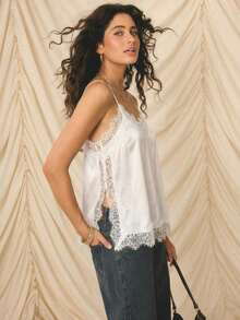 -E Elegante conjunto de vacaciones para mujer con top de tirantes finos, ajuste ceñido, de satén beige con ribete de encaje - Albaricoque - Ver 2