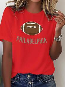 Camiseta de edición limitada para mujer con diseño de fútbol americano de Filadelfia -% ropa casual para fans, diseño audaz con espíritu de equipo, cómoda para todas las estaciones, lavable aáquina - Negra con letras verdes y estampado de balón de fútbol americano marrón, algodón ligero. - Rojo - Ver 1