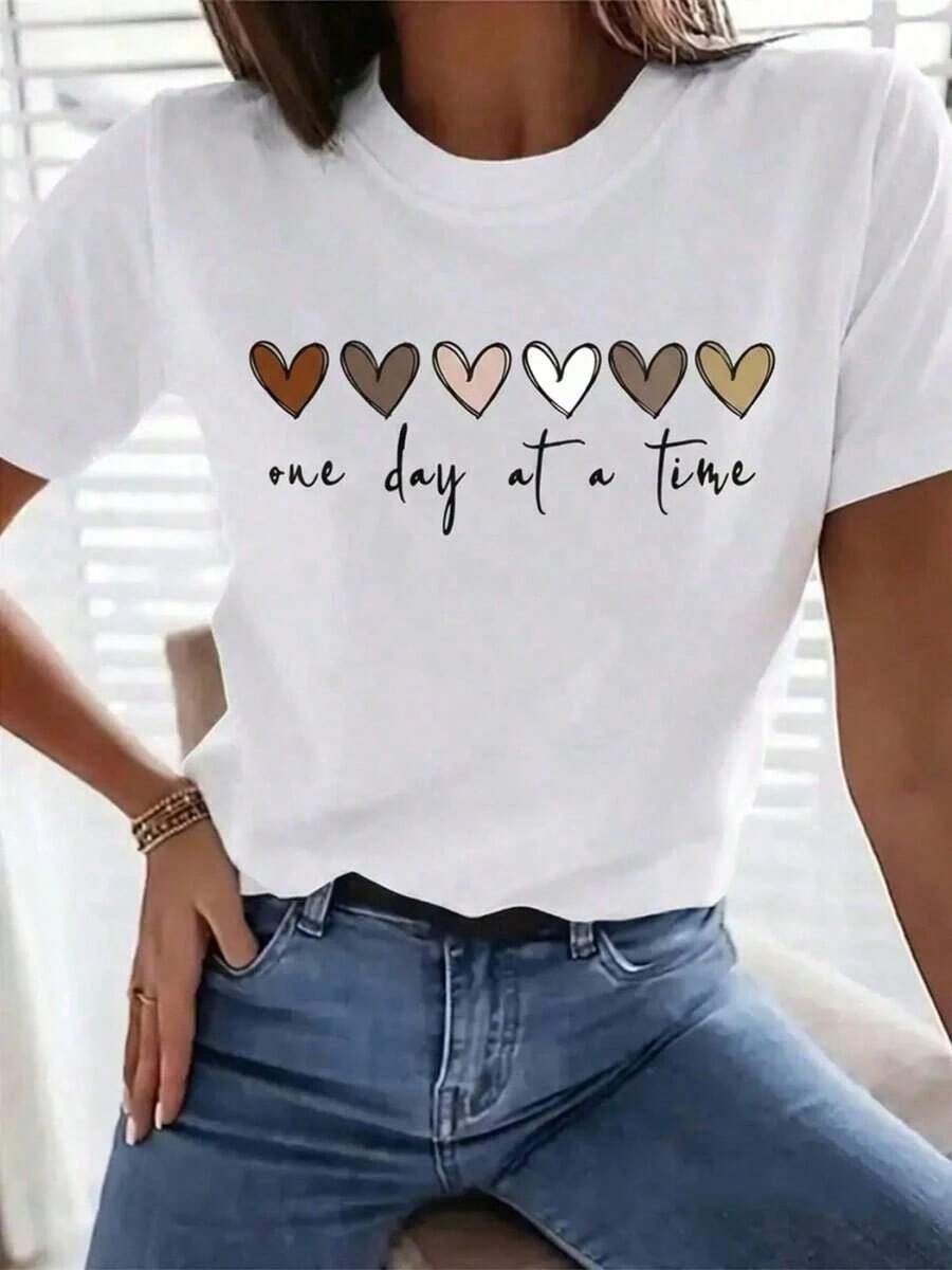 Camiseta de diseño minimalista con estampado de corazón, manga corta, cuello redondo, estilo casual, a la moda para todas las estaciones, transpirable y cómoda para mujeres, hecha de elegante para ropa femenina, lavable a máquina, adecuada para botas. - Blanco - Ver 1