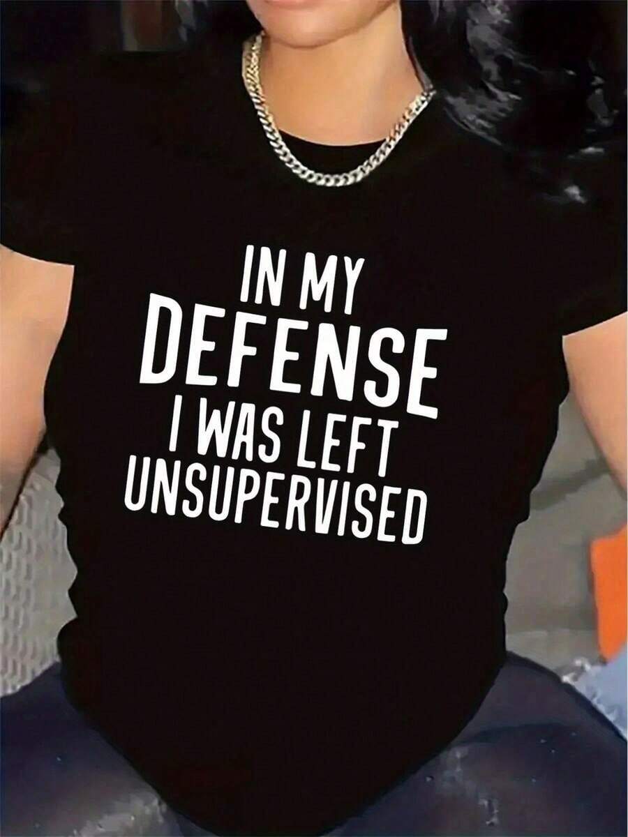 Camiseta de manga corta con el divertido eslogan "En mi defensa me dejaron sin supervisión" - Camiseta de poliéster en blanco y negro con estampado blanco llamativo, tela ligera y duradera, cómoda camiseta casual de cuello redondo para hombres y mujeres, top unisex con gráfico humorístico para atuendo informal. - Negro - Ver 1