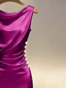 Vestido ajustado sin mangas con cuello drapeado de satén color dorado champán - Rosa Fucsia - Ver 3
