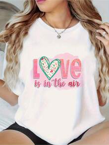 Premium White T-Shirt Adorned With A Heart-Shaped Balloon Pattern And The Phrase "Love Is In The Air," Soft Pink Lettering, And A Green Cupcake Design. Comfortable, Loose-Fitting, Crew Neck, Ideal For Casual Summer Parties, Suitable For All Seasons, Machine Washable, An Everyday Wardrobe Essential. Fun Design, Lightweight, Stylish T-Shirt-A Favorite Among Fashion Lovers. New Arrival - 白色 - 查看 1