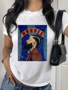 Artistic Portrait Inspired By Stained Glass With Reddish-Blue Tones And Geometric Strokes That Evoke Strength And Modern Confidence. Elegant Women's T-Shirt For Casual Everyday Wear. - 白色 - 查看 1