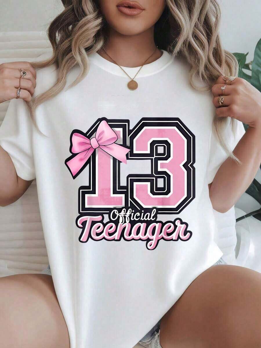 Camiseta Casual de Manga Corta para Mujer - Rosa con Lazo Número Trece, Estampado Oficial para Adolescentes, Cuello Redondo, Top de Verano, Lavable a Máquina, Camisetas para Damas, Ropa Casual, Estilo Moderno, Ajuste Cómodo
Negro - Blanco - Ver 1