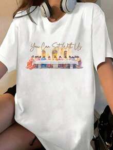 camiseta de algodón puro de manga corta con estampado de un solo lado con las palabras 'Puedes sentarte con nosotros en el cristianismo' impresas en ella. Estilo retro hip-hop, camiseta de manga corta impresa Y2K de calle, camiseta deportiva. Selección de Regalos del Día de San Patricio, Regalos de Fiesta, Regalos Esenciales para Primavera y Verano. Una camiseta casual de cuello redondo neutra es adecuada para festivales y reuniones. 100% algodón - Blanco - Ver 1