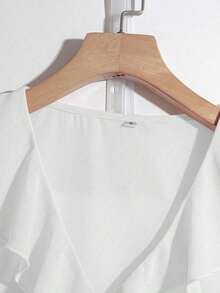 Blusa casual con cuello en V, mangas con volantes y pétalos - Blanco - Ver 3