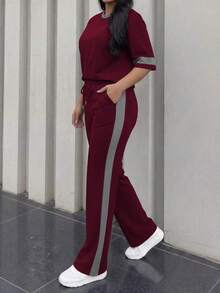 Conjunto de 2 piezas para mujer de primavera/verano, top de manga corta de cuello redondo y contraste de color casual y versátil, y pantalones rectos de cintura alta con cordón - Borgoña + Gris - Ver 4