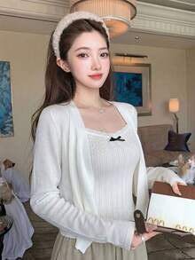 Bộ 2 món áo hai dây dệt kim + áo khoác cardigan ngắn cho nữ, kiểu dáng dễ thương ngọt ngào như nàng tiên, áo cardigan dệt kim dài tay màu trắng, áo hai dây dệt kim thắt nơ, trang phục layering ôm sát dáng người nhỏ nhắn với họa tiết rỗng. - trắng - Xem 2