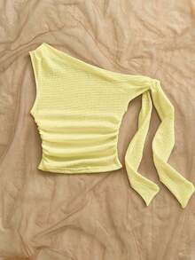 Top ajustado y fluido con tirantes asimétricos y hombros descubiertos en color amarillo claro, adecuado para fiestas, vacaciones, festivales de música, estilo bohemio, citas, tardes de té - amarillo ganso - Ver 7