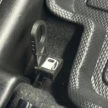 适用于铃木吉姆尼 JB64、JB74（2019-2025 年款）左舵车型的燃油箱盖开关延长拉杆，外观时尚，安装简便。 - 油箱蓋開關延長把手 - 查看 13