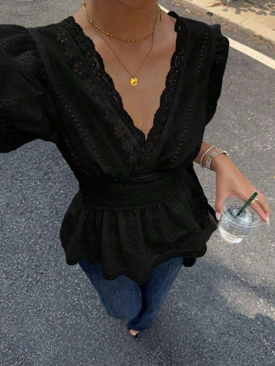 Blusa de mujer con pliegues, fruncido profundo y parches de encaje para vacaciones - Negro - Ver 1