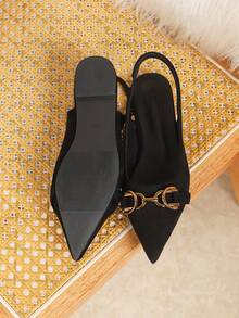 Mẫu sandal đế bằng mũi nhọn màu đen dành cho nữ, kiểu dáng casual, có quai ngang mắt cá chân, thuộc bộ sưu tập thời trang Xuân/Hè mới. - màu đen - Xem 6