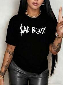Top mujerLetras SAD BOYZ" con una estrella, expresa rebeldía y actitud audaz.Camiseta para mujer de 100% algodón suave y cómoda ideal para un look moderno y desenfadado. 2026 - Negro - Ver 7