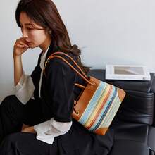 BV Bottega Small Andiamo Bolso de mujer tejido a mano en cuero genuinoBolsodebolso de manotipocuboconpatróntejidoparamujer,bolsodemarca,elegantebolsodemanoparaseñorabolsaderegaloexquisita,bolsodebolso de manodelujoparamujer,bolsocruzadodemodaparamujer,adecuadoparachicas,estudiantesestudiantes universitariosdamasdeoficina,madresdemedianaedadparausodiario,comprasoficina,clase,reuniones,citas,actividadesalairelibretambiénunregaloidealparaBolso de mano de paja tejido de gran capacidad, estilo resort, con diseño de bloques de color, novedad de otoño 2026 para mujer. - Edición de color blanco arroz - Ver 4
