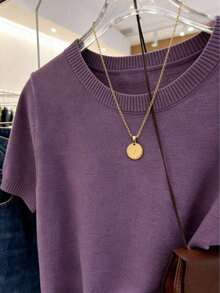 Suéter de manga corta de punto suave, blusa elegante y minimalista que estiliza la figura.Tejido de punto de seda de hielo, transpirable y amigable con la piel.Diseño clásico de cuello redondo, versátil para primavera/verano, casual, ir al trabajo, ocio, citas, fiestas y vacaciones - Morado - Ver 3