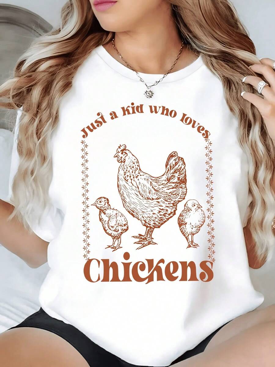 Hen Surrounded By Chicks Symbolizing The Simple Love Of Childhood And Connection With Rural Nature. Casual Women's T-Shirts With A Comfortable Graphic Print For Everyday Wear. - 白色 - 查看 1