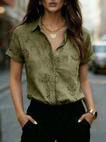 Blusa de mujer de unicolor de manga corta, semitransparente de malla, con cuello de camisa y botones delanteros - Blusa casual de oficina de primavera y verano de poliéster ligero - Verde militar - Ver 1