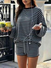 GAOVOT Conjunto de 2 piezas de camiseta de manga larga de cuello redondo con rayas de contraste y pantalones cortos sueltos con cordón, para mujer, estilo casual de verano - azul-marrón - Ver 3