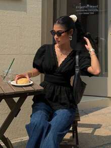 Blusa de mujer con pliegues, fruncido profundo y parches de encaje para vacaciones - Negro - Ver 5