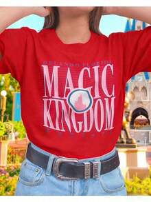 Camiseta de manga corta informal de verano para mujer CHICLY19 100% algodón, de talla grande, con estampado gráfico del Magic Kingdom - Blanca, de manga corta, de talla grande, con texto retro "MAGIC KINGDOM", estampado de castillo y "ORLANDO FLORIDA EST. "Diseño de 1971. Camiseta de algodón suave de corte holgado, perfecta para visitas a parques temáticos, vacaciones, viajes familiares y uso diario informal. Camiseta popular de temática nostálgica, corte cómodo y relajado, ideal para fans de parques de atracciones, viajeros y vacacionistas. - Rojo - Ver 11
