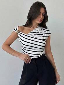 Camiseta ajustada con hombro asimétrico, cintura fruncida y decoración metálica, elegante y modesta para uso diario, color blanco, primavera/verano - Blanco y Negro 2 - Ver 3