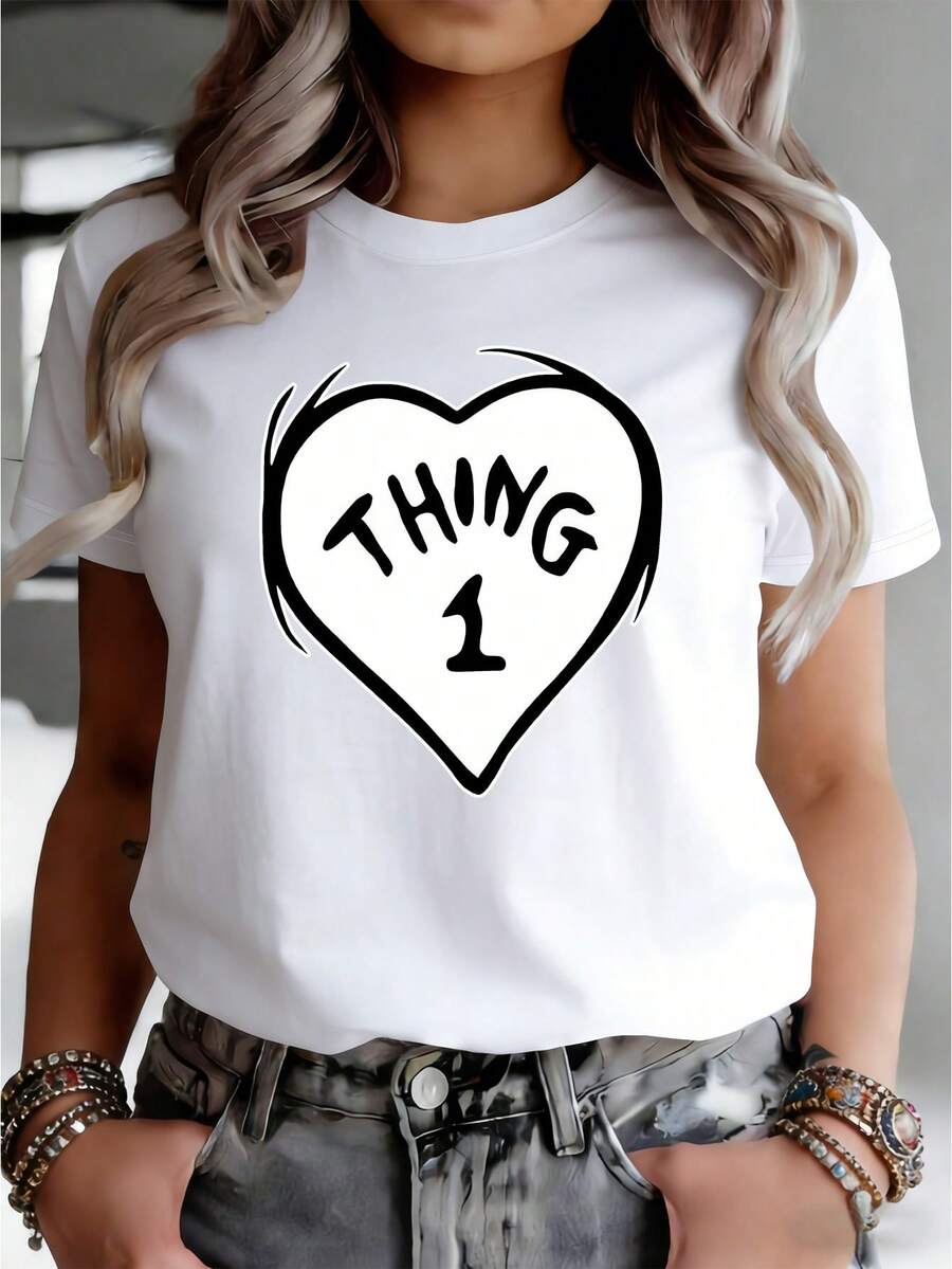 Camiseta de mujer de algodón puro con estampado, con una ilustración en blanco y negro de "THING 1" escrita dentro de la forma de corazón. Ropa casual de verano para mujer, de manga corta y cuello redondo, estilo versátil, tela cómoda, diseño sencillo. - Blanco - Ver 1