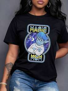 Figura de madre mágica con cabello azul y orejas de elfo bajo la luna y las estrellas que simboliza poder y ternura camiseta para mujer casual moderna y original - Negro - Ver 6