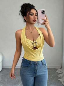 Camiseta de tirantes ajustada con cuello drapeado elegante de color negro, diseño fruncido y decoración metálica, para primavera/verano - Amarillo - Ver 5