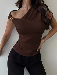 Camiseta blanca ajustada con hombro asimétrico, cintura fruncida, para mujer.Atuendo modesto y elegante para uso diario, playa, aeropuerto, vacaciones, trabajo como maestra. - Café integral - Ver 4