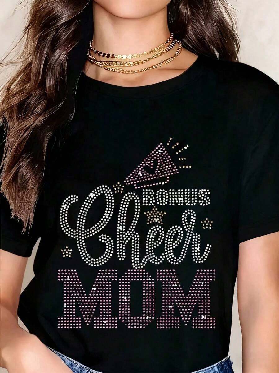 Camiseta Casual de Mujer, Corte Holgado, Cuello Redondo, Manga Corta, con Diseño de Mamá Graduada con Pedrería para Celebración de Graduación - Alta Calidad - Negro - Ver 1