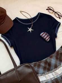 2026 Nueva Moda Camiseta Casual Versátil de Mujer con Cuello Redondo y Mangas Cortas, Contraste de Ribete, Top de Verano, Ropa de Primavera para Exteriores, Top Beige Casual Y2K - Azul marino - Ver 1