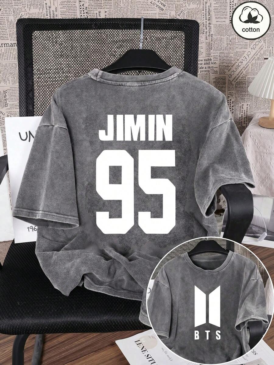 New American-Style 100% Cotton T-Shirt Suitable For Both Men And Women, With Fun Retro Design And Double-Sided Printing. B T    S Jimin 95 • Preference For T-Shirts • Birth Year Jersey - The "JIMIN" Logo And The Number "95" Represent The Birth Year Of Member Park Ji-Min, Featuring Cartoon Letter Pattern Printing. Streetwear Korean-Style Comfortable Retro Fashionable Casual And Versatile Y2K Clothing. Regular Small-Scale Punk-Style Fitted Black Round-Neck Short-Sleeved Washed T-Shirt From The Washed Retro Series, A Comfortable Pure Cotton T-Shirt From The Washed Retro Collection, Easily Creating Retro Casual Outfits, Suitable For Daily Commuting, Casual Outings, Music Festivals, And Daily Wear. Classic Retro Style, Men's Printed T-Shirt, Women's Printed T-Shirt, Couple's Outfit. - Xám - Xem 1