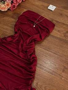 Elegante vestido ajustado de color vino tinto con cuello halter, con diseño asimétrico y fluido, perfecto para fiestas, vacaciones en la playa, festivales de música, salidas y citas, vestido ajustado de verano para mujer, vestido de fiesta para mujer - Burdeos - Ver 5