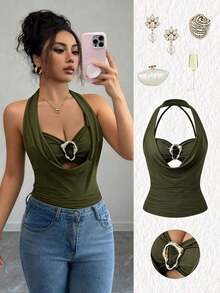 Camiseta de tirantes ajustada con cuello drapeado elegante de color negro, diseño fruncido y decoración metálica, para primavera/verano - Verde militar - Ver 6