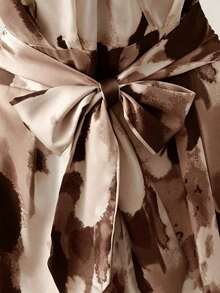 Nuevo vestido de satén con efecto de tinte de tinta para el verano: Escote cruzado en V + Tirantes con hebilla metálica + Diseño de cordón en la cintura, Tela brillante y lujosa que estiliza y favorece, Adecuado para citas, vacaciones, ir al trabajo, Estampado vintage de estilo chino + Falda maxi fluida, Mono elegante de alta calidad adecuado para todo tipo de Body - Café integral - Ver 5