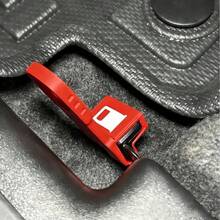 适用于铃木吉姆尼 JB64、JB74（2019-2025 年款）左舵车型的燃油箱盖开关延长拉杆，外观时尚，安装简便。 - 油箱蓋開關延長把手 - 查看 4