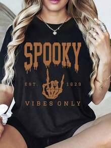 Camiseta de algodón gótica de manga corta en blanco y negro para mujer, elegante, holgada, con cuello redondo y estampado, la prenda favorita de las bloggers. Estilo Spooky Vibes Only Est 1629. Ideal para combinar a mano con shorts de mezclilla, estilo casual y de ocio. - Negro - Ver 6