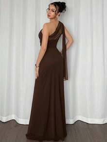 Vestido maxi ajustado de estilo elegante y romántico, con cuello asimétrico, adecuado para fiestas, vacaciones en la playa, vuelta al colegio, citas románticas, temporada de bodas, cumpleaños, Pascua, primavera/verano - Café integral - Ver 5