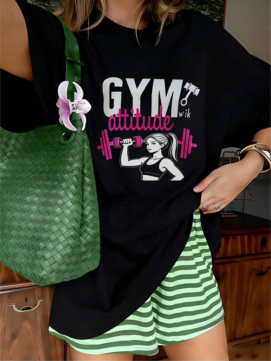 Gym Attitude Fitness Girl Graphic T-Shirt, 100% Cotton Oversized Soft Breathable Sporty Tee, Casual Crewneck Short Sleeve Top For Workouts & Gym Lovers - 黑色 - 查看 1