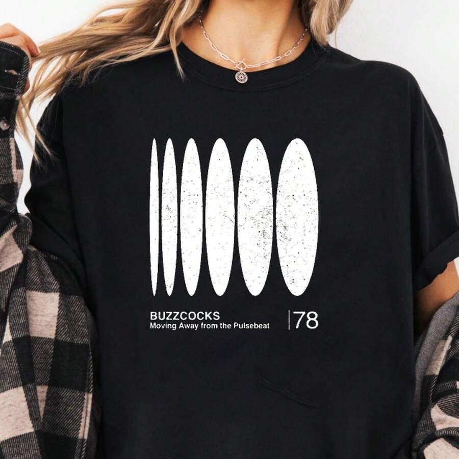 Buzzks Original Minimalist Graphic Fan Artwork Design T-Shirt 220g. AL1Godn Men's Foundation, 220g Of Pure Comfort. Created For Every Human Being, Whether Woman Or Man. Consistent Fabric Of Optimal Quality, Prepared For Any Size, Soft To The Touch But Designed To Hold Up. Breathable Outerwear For Women, Autumn Sets, Vacation Outfits, New Year's Costumes For Her. - 黑色 - 查看 1