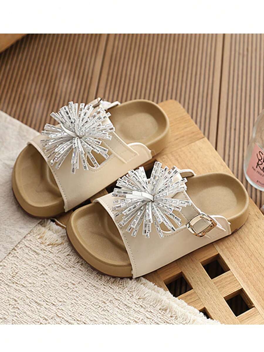 Sandalias para niñas pequeñas con decoración de borlas y pedrería, correas ajustables, sandalias planas, zapatos de playa de verano para niños - Beis - Ver 1