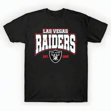 Vegas Football Spirit – Retro Black & Silver Design T-Shirt unisex de la de algodón puro de alta densidad de 220 g. C-AmiS-eta uniS-ex 100 % aL-Godón de - Tejido de alta densidad. Apta para todo tipo de perS-onas, ya sean mujeres o hombres. Tejido duradero de alta C-Alidad apto para todas las estaciones, suave al tacto pero duradero. Tops transpirables. Conjuntos de otoño para mujer. Conjuntos de vaC-Aciones para mujer. Disfraz de Halloween para mujer. - Negro - Ver 6