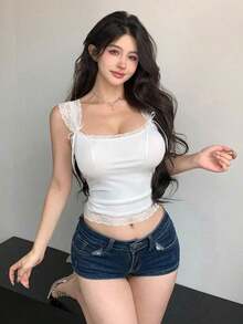 Camiseta ajustada sin mangas con adorno de encaje y atar para mujeres - Blanco - Ver 3