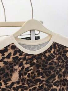 Camiseta de cuello redondo con estampado de leopardo vintage clásico y casual para mujer, adecuada para el verano - Caqui 2 - Ver 3