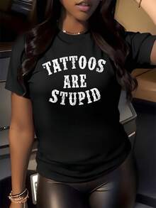 Texto irónico que expresa una opinión humorística sobre los tatuajes con letras grandes y estilo desgastado transmitiendo un mensaje atrevido y moderno camiseta de mujer casual cómoda para uso diario - Negro - Ver 8